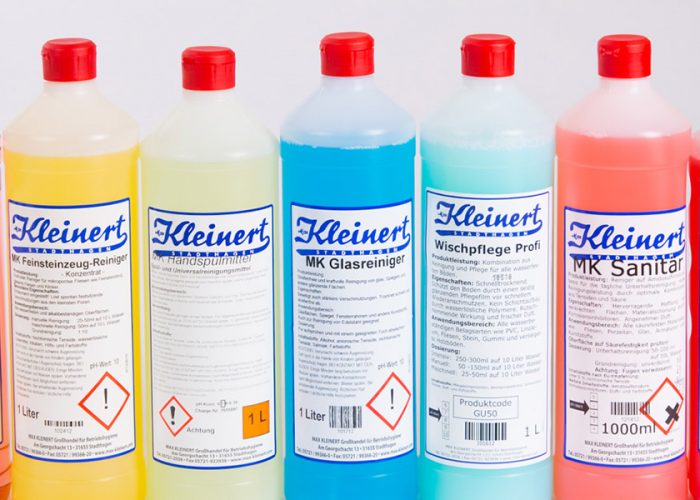 Literflaschen der MK-Reinigungsprofis in bunten Regenbogenfarben
