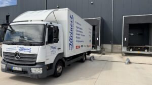 Max Kleinert - LKW am Verlade-Terminal